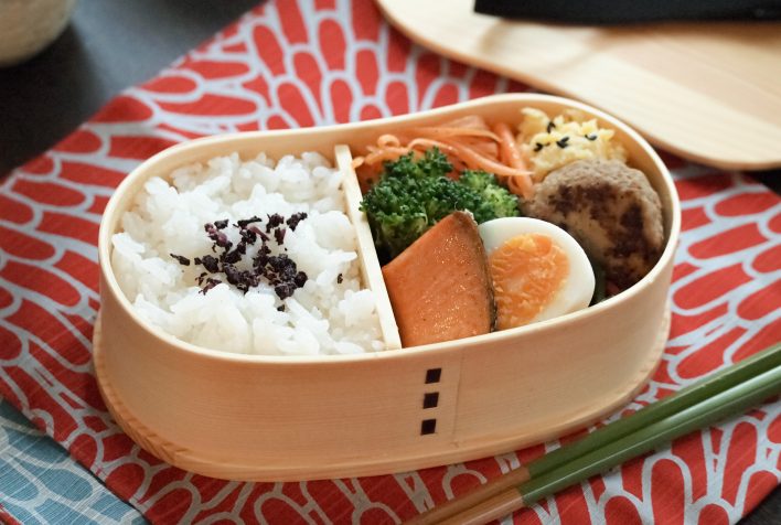 いつものランチタイムに寄り添う、小さな相棒 | 白松のわっぱ弁当箱