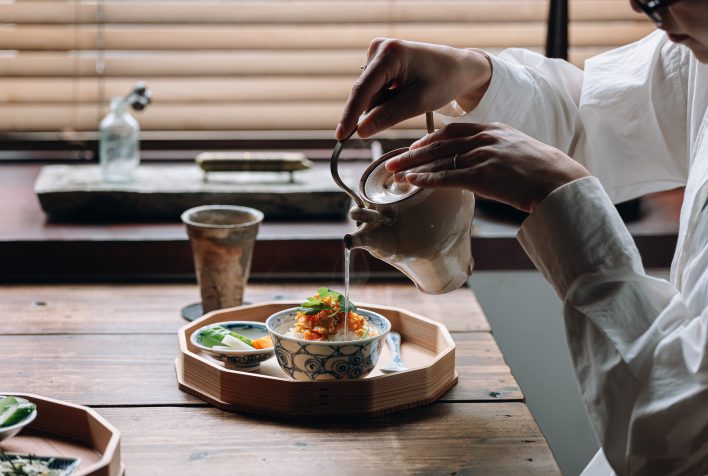一日の始まりを整える、お茶漬け御膳 | 磁器との相性も抜群「杉の十二角皿」